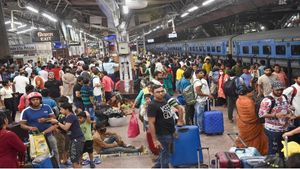 18-year-old booked for manhandling ticket checker on train