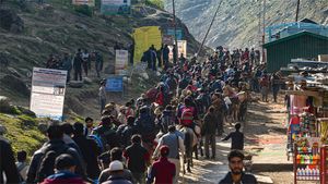 Amarnath yatra: 7,282 pilgrims leave from Jammu