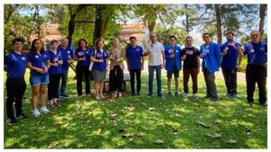 US Consul General Judith Ravin welcomes US Chess team to Chennai