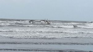 Indian Navy intercepts 'suspicious' boat on Palk Bay