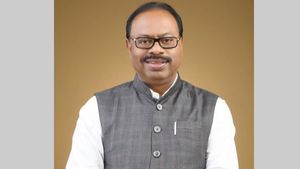 On Sena disqualification case in SC, Maha BJP chief stays non-committal