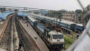Minor killed, 6 injured as car crashes into Jammu railway station