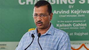 In Gujarat today, Kejriwal plans town hall meetings with auto drivers, businessmen & lawyers