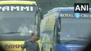 Jharkhand crisis: Two buses with ruling MLAs leave for unknown destination 
