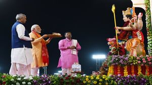 PM Modi attends Navratri event, performs Maha Aarti along with lakhs of devotees