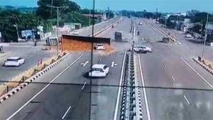 Caught on camera: Truck turns turtle, crushes car killing parents, son on Phagwara-Chandigarh highway 