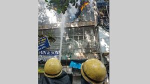 Massive fire near Chandni Chowk Metro Station