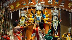 In town near Kolkata women priests, ‘Dhakis’ at first community Durga Puja