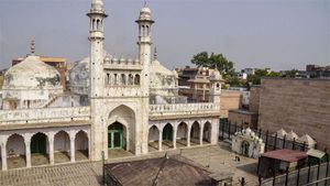 Gyanvapi-Shringar Gauri case: Court asks mosque management to file objections to plea for carbon-dating of 'Shivling'