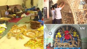 These Muslim artisans in Cuttack making Goddess Durga's tableaux for generations 