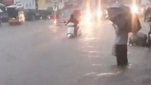 After Bengaluru, Pune hit by heavy rains [Watch Videos]