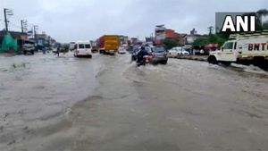 Heavy rains continue in Delhi-NCR; intense showers lash Mumbai too