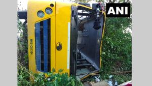 One student killed, 8 others hurt as school bus overturns in MP