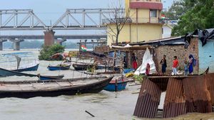 Water level at Yamuna crosses warning mark: No flood alert as yet