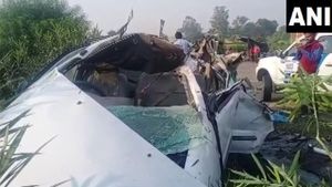 UP: 5, including a child, killed and 5 seriously hurt as car hits electric pole 