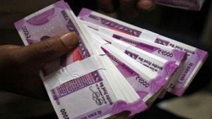 TN's anti-corruption dept seizes Rs 1.12 cr during raids at govt offices 