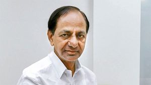 Telangana CM calls up Akhilesh Yadav for Mulayam's health update