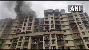  Massive fire breaks out in Mumbai's new tilak nagar, 33 residents rescued safely  