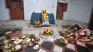 Partial solar eclipse on Diwali: Can you perform Lakshmi Puja on Oct 25?