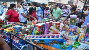 Diwali 2022: Mumbai Police warns against sale crackers without license | Details here