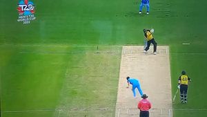 Watch Mohammed Shami's match-winning last over against Australia