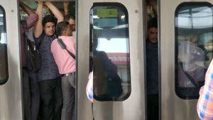 Video: Man squeezes himself into Mumbai’s packed metro 