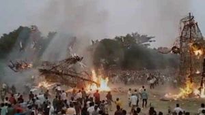 Haryana: Narrow escape for Dussehra revellers as burning effigy of Ravana falls in Yamunanagar