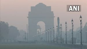 Delhi’s air fluctuates between 'poor' and 'very poor'