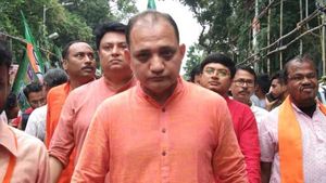 BJP leader asks West Bengal women to 'stock trishul' for safety