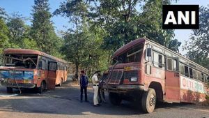 Maharashtra: 20 people injured as two buses collide head-on 