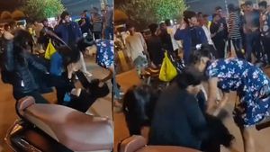 Caught on cam: Drunk women beat up another lady in Indore 