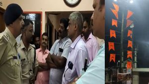 Masjid committee member Rafiq, Sri Ram Sene clash over saffron flags in Karnataka
