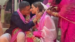 Kiss and tell: When this 'daring' bride steals a kiss on mandap