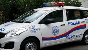 Bengaluru couple fined for walking on road after 11 pm; 2 Cops suspended