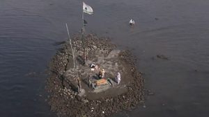 Mumbai's 'illegal Dargah' near Mahim coast razed after MNS chief warns to build Ganesh temple there