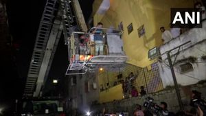 4 women among 6 killed in massive fire at Hyderabad high-rise building