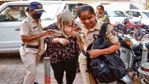  Bookie Anil Jaisinghani arrested for 'blackmailing'  Devendra Fadnavis' wife Amruta
