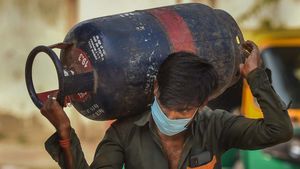Commercial LPG prices slashed by Rs 171.50: Check city-wise rates