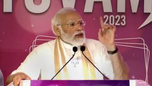 PM attacks Left, Cong: Kerala suffered due to their ideological conflict
