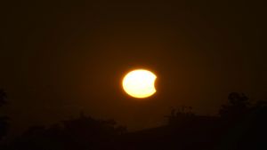 Solar Eclipse 2023: Sutak Timings in India, Do's and Don'ts to follow 