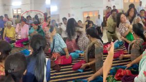 Caught on camera: Two women fight over saree during sale in Bengaluru