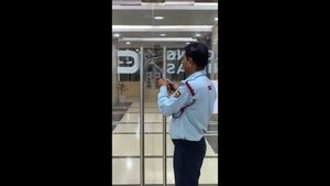 Viral Video: Company Under Fire For Locking Employees Inside Office