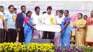 Women support for team Stalin: Transformation of commercial complex into money making complex