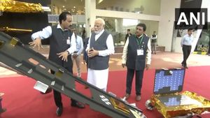 ISRO Chairman Briefs PM Modi On Rover Pragyaan And Lander Vikram | Watch Video