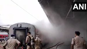 Fire Breaks Out In Two Coaches Of Udyan Express At Bengaluru Railway Station