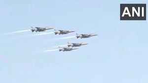 Bhopal Air Show: IAF Pilots Put On Display Their Jaguar, Chinook Skills On 91st Anniversary