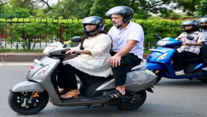 Rahul Gandhi Riding Pillion On College Student's Scooter Goes Viral, See Video