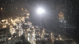 Bengaluru Rains: Heavy Showers Lash Many Parts Of City; Yellow Alert For Next 72 Hours