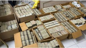 Bengaluru Income Tax Raid: Crores Of Rupees Seized From Contractor's Flat