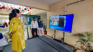AI-Powered Camera For Selfies, No Voter Queue  Highlights At Indore’s Smart Polling Station